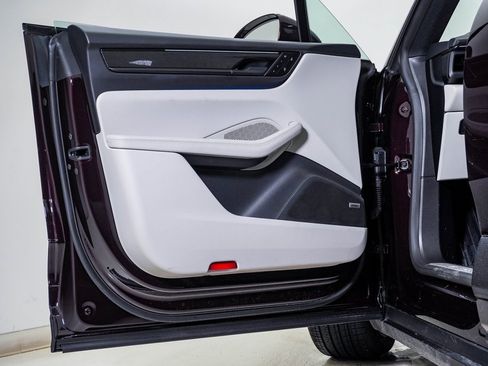 New 2025 Porsche Macan 4 Electric image 25