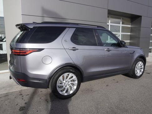 Used 2025 Land Rover Discovery S image 4