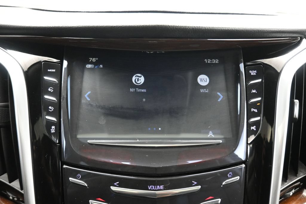 Used 2020 Cadillac Escalade Luxury w/ LPO, Radiant Package AWD/4WD image 19