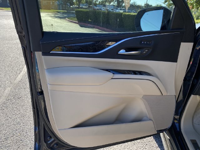 Used 2023 Cadillac Escalade Premium Luxury w/ Performance Package AWD/4WD image 19