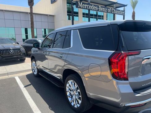 Used 2022 GMC Yukon SLT w/ SLT Luxury Package AWD/4WD image 3