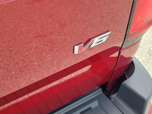 Used 2022 Chevrolet Colorado Z71 w/ LPO, Tonneau and Step Package RWD image 6