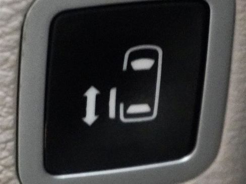 Used 2018 Chrysler Pacifica Touring-L image 43