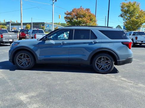 Used 2025 Ford Explorer ST image 21