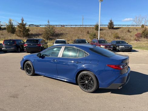 Used 2025 Toyota Camry SE image 27