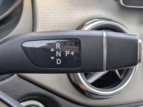 Used 2018 Mercedes-Benz GLA 250 image 12