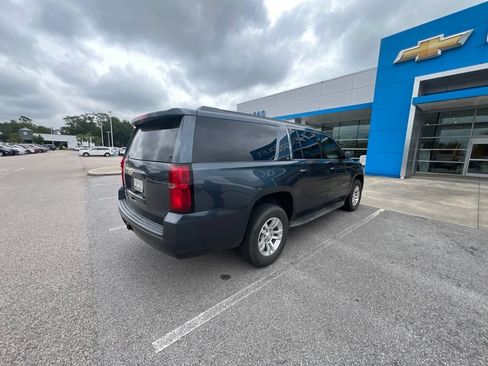 Used 2019 Chevrolet Suburban LT RWD image 4