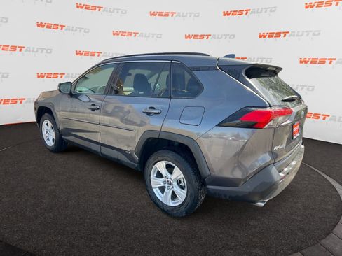 Used 2019 Toyota RAV4 LE w/ Carpet Mat Package image 3