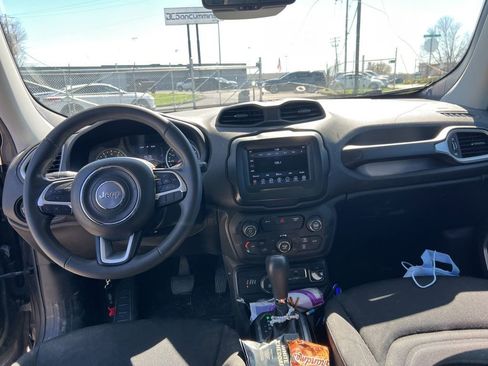 Used 2018 Jeep Renegade Latitude w/ Popular Equipment Group image 6