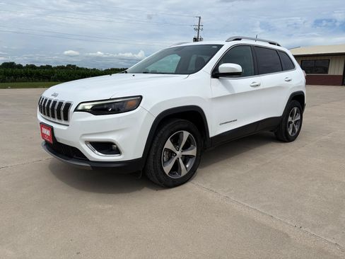 Used 2020 Jeep Cherokee Limited AWD/4WD image 2