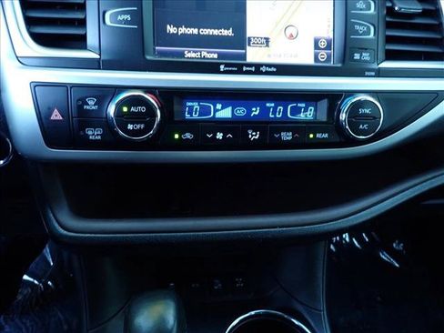 Used 2019 Toyota Highlander XLE AWD/4WD image 21