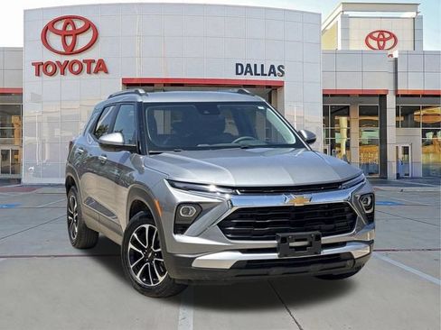 Used 2025 Chevrolet TrailBlazer LT FWD image 1