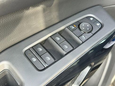 Used 2026 Nissan Pathfinder SV AWD/4WD image 9
