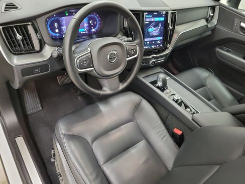 Used 2025 Volvo XC60 B5 Core image 20