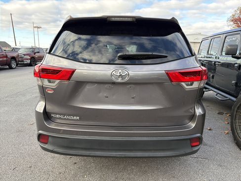 Used 2019 Toyota Highlander LE image 6
