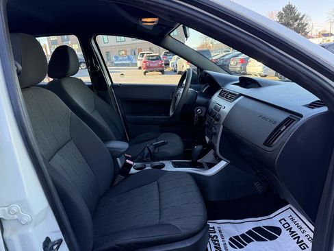 Used 2011 Ford Focus SE image 10