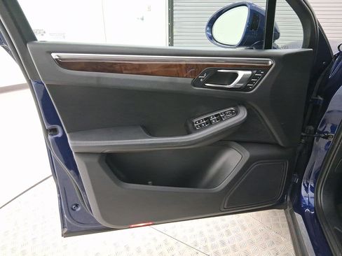 Used 2023 Porsche Macan image 12