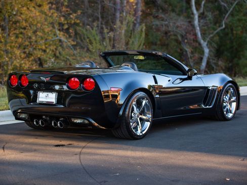 Used 2010 Chevrolet Corvette Grand Sport w/ Preferred Equipment Group image 2