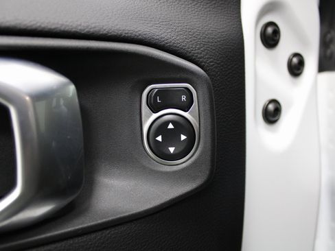 Used 2024 Jeep Wrangler Unlimited Sahara image 12