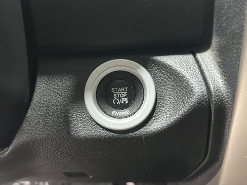 Used 2014 RAM 1500 Laramie w/ Convenience Group AWD/4WD image 15