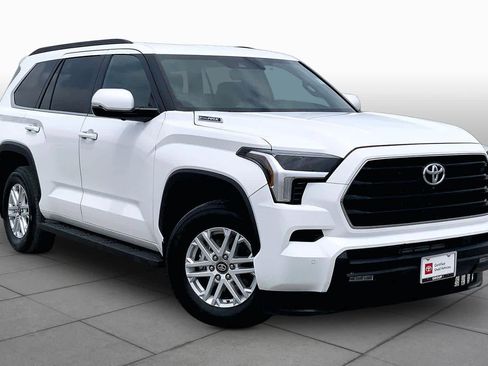Used 2025 Toyota Sequoia SR5 AWD/4WD image 3