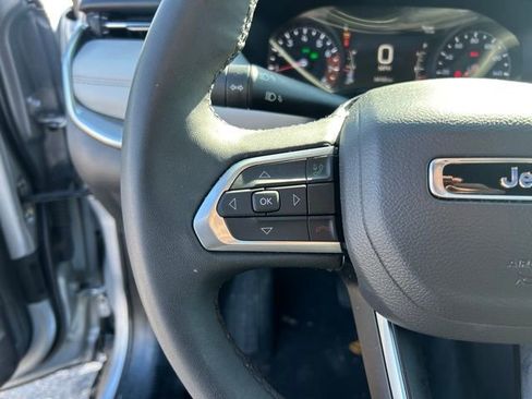 Used 2025 Jeep Compass Limited image 15