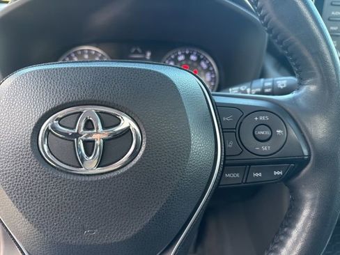 Used 2020 Toyota RAV4 XLE Premium image 39
