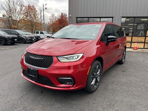 New 2026 Chrysler Pacifica Select AWD/4WD image 7