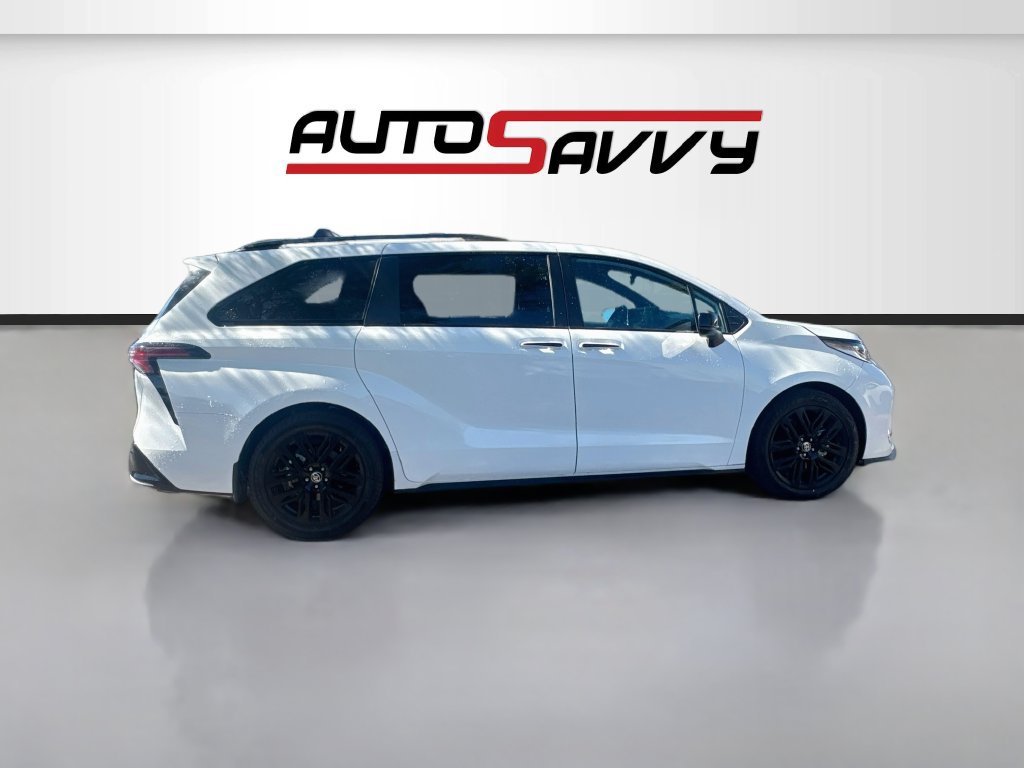 Used 2026 Toyota Sienna XSE FWD image 8