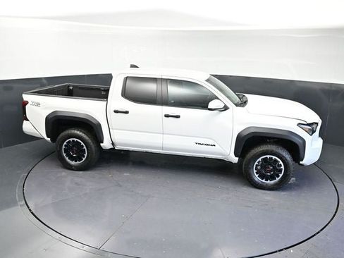 Used 2024 Toyota Tacoma TRD Off-Road AWD/4WD image 33