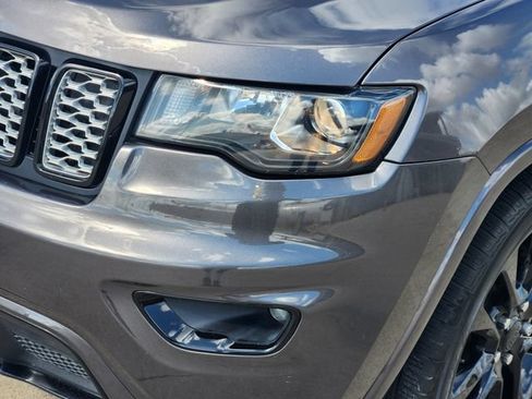 Used 2020 Jeep Grand Cherokee Altitude RWD image 9