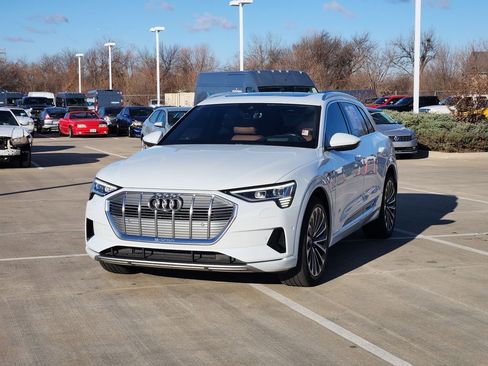 Used 2019 Audi e-tron Prestige image 3