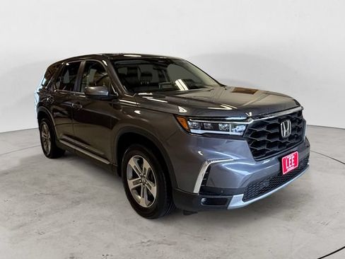 Used 2025 Honda Pilot EX-L image 8