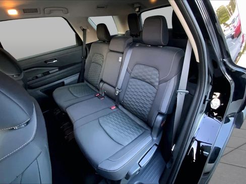 Used 2022 Nissan Pathfinder SV FWD image 18