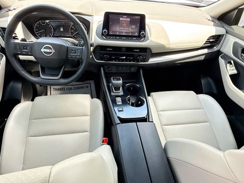Used 2025 Nissan Rogue SV w/ SV Premium Package FWD image 16