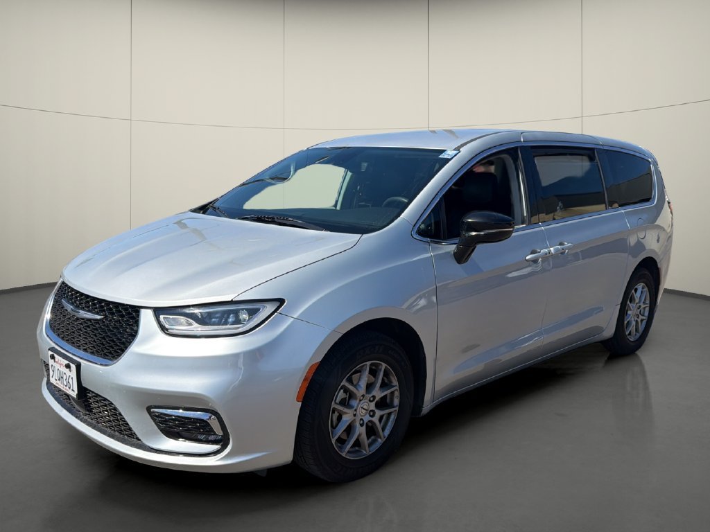 Used 2024 Chrysler Pacifica Touring-L FWD image 3