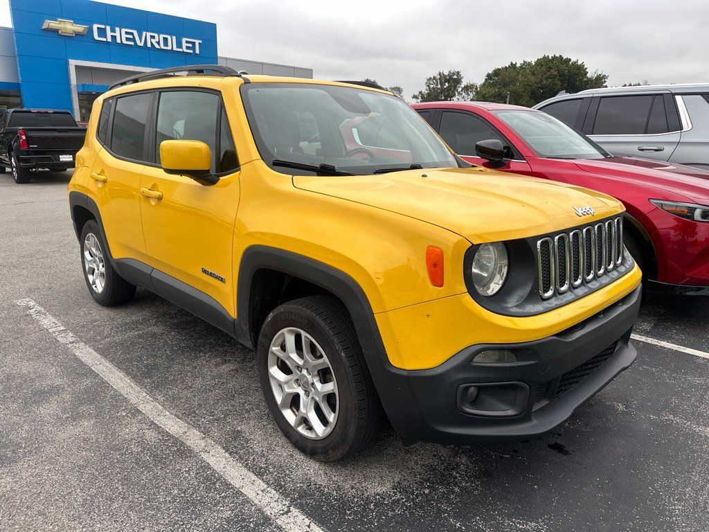 Used 2018 Jeep Renegade Latitude w/ Cold Weather Group AWD/4WD image 2