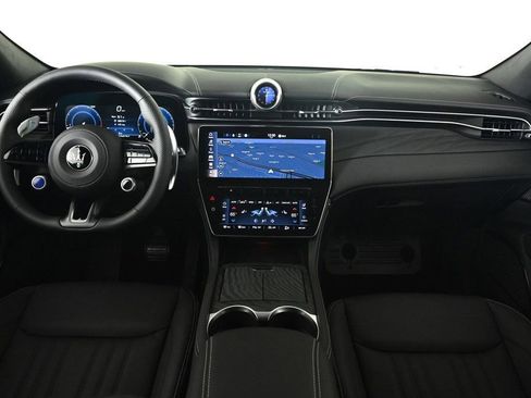 Used 2025 Maserati Grecale GT image 9