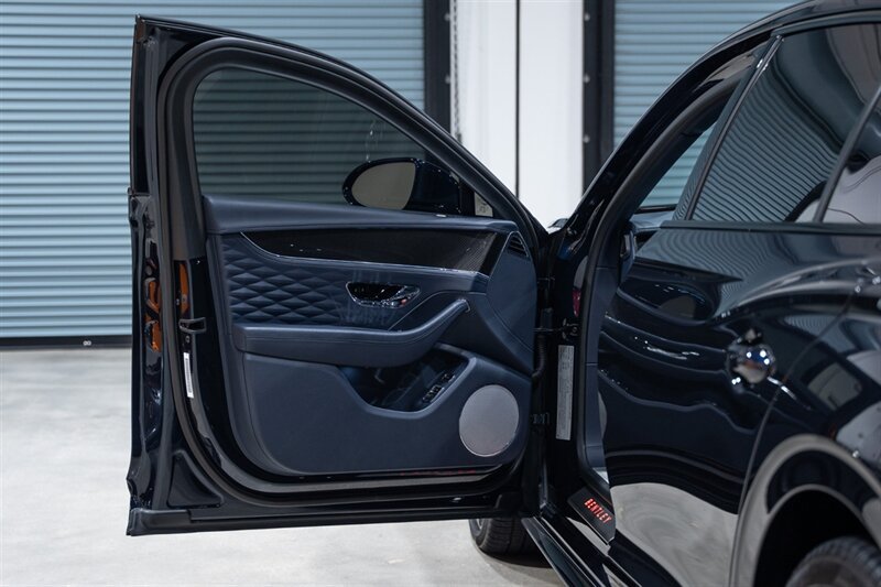 Used 2022 Bentley Flying Spur W12 AWD/4WD image 24