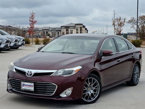 Used 2015 Toyota Avalon Limited image 2