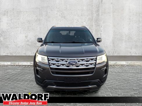 Used 2018 Ford Explorer XLT image 6