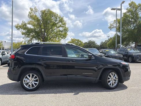 Used 2017 Jeep Cherokee Limited FWD image 31