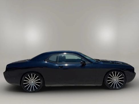 Used 2014 Dodge Challenger SXT RWD image 8