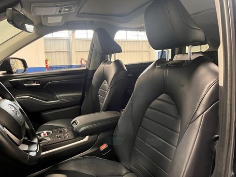 Used 2023 Toyota Highlander L image 23