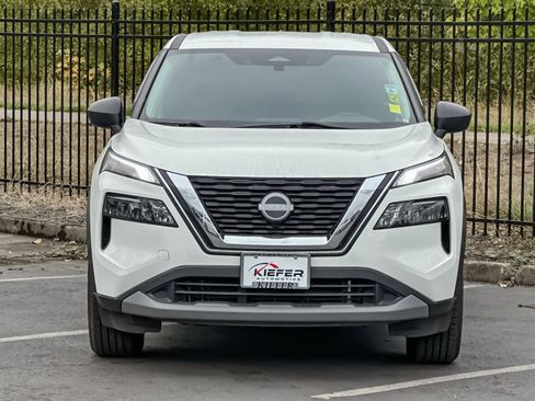 Used 2022 Nissan Rogue S image 9