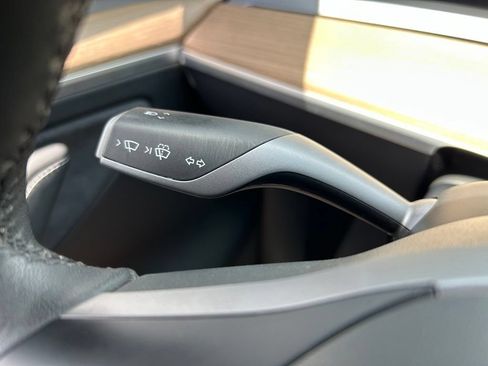 Used 2023 Tesla Model Y Long Range AWD/4WD image 53