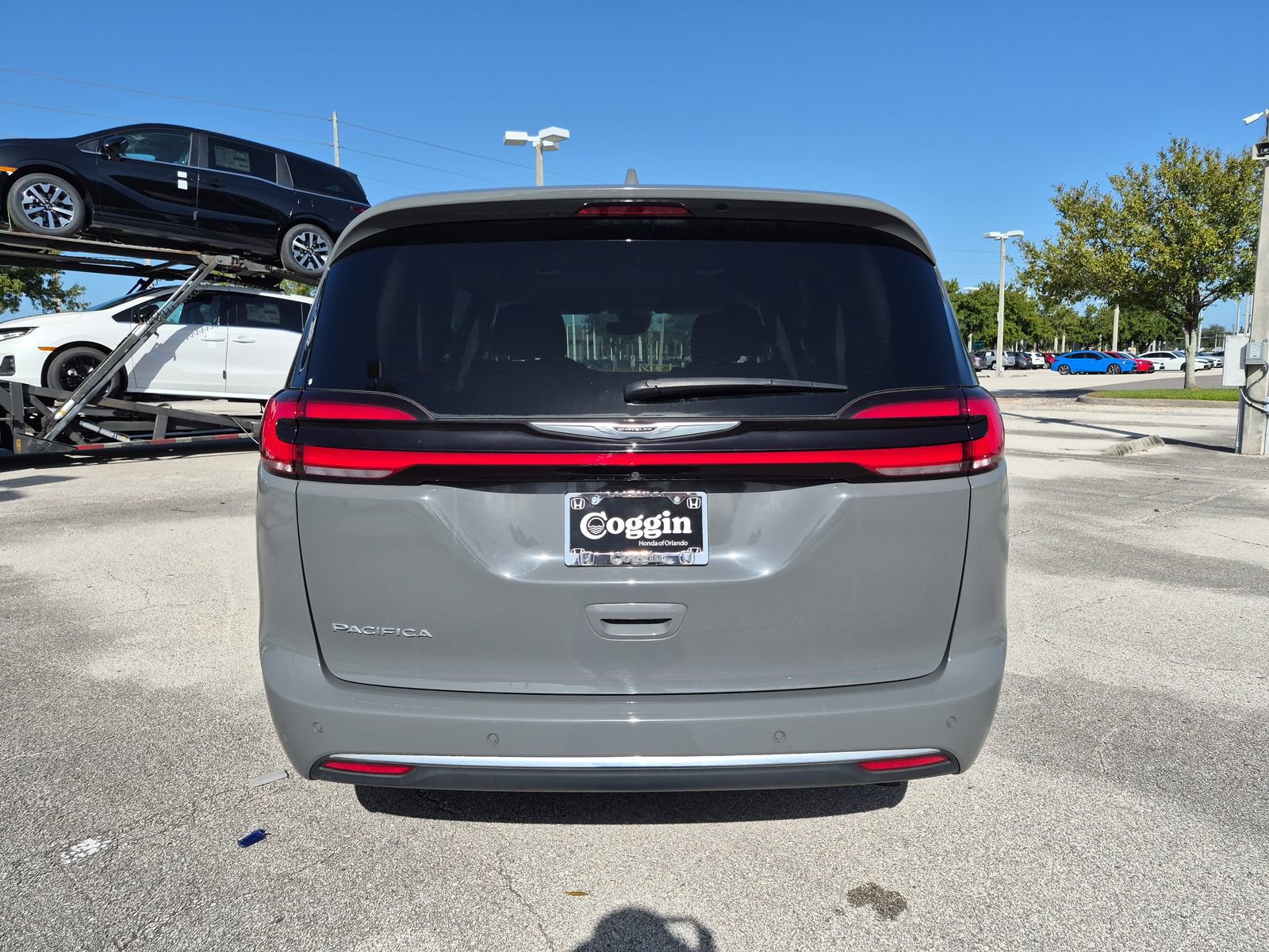 Used 2022 Chrysler Pacifica Touring-L FWD image 5