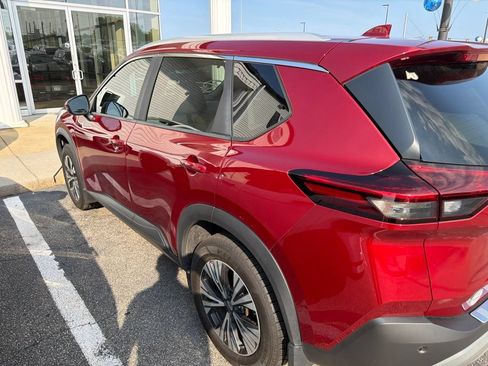 Used 2023 Nissan Rogue SV w/ SV Premium Package FWD image 3