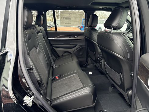 New 2026 Jeep Grand Cherokee Altitude AWD/4WD image 10
