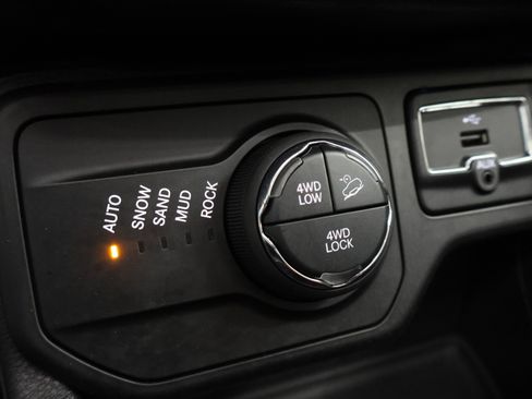 Used 2018 Jeep Renegade Trailhawk AWD/4WD image 43
